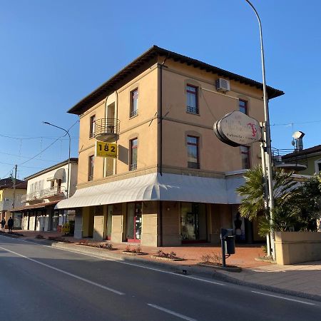 Al 182 Hotel Fornaci di Barga Kültér fotó